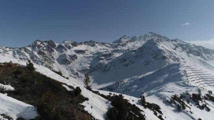 阿尔卑斯山冷山顶冰雪旅游运动生态旅游山峰悬崖岩石山脊景观无人机空中飞行瑞士山脉黄金时间鼓舞自然4k慢