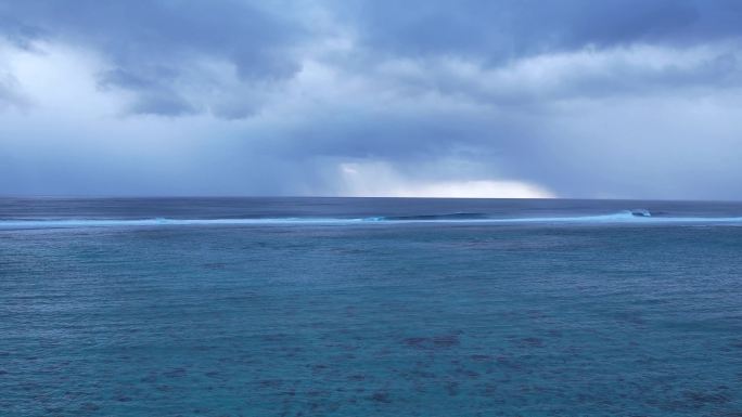 【4K航拍】海平面天际线海浪平行海面镜头