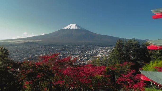 日本的秋季雪顶山富士山大景航拍