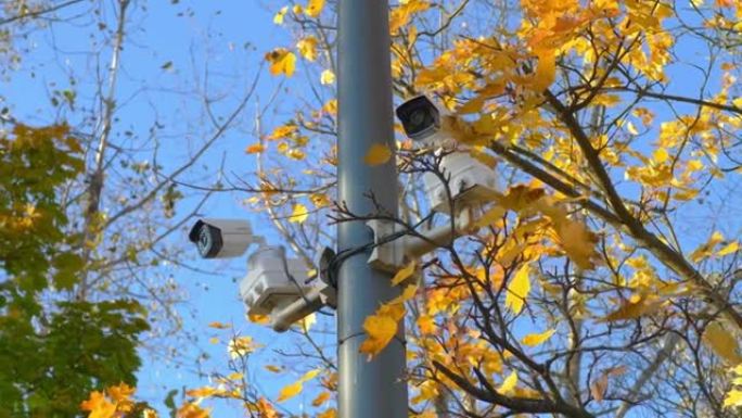4k慢动作60fps秋季城市中的安全摄像头