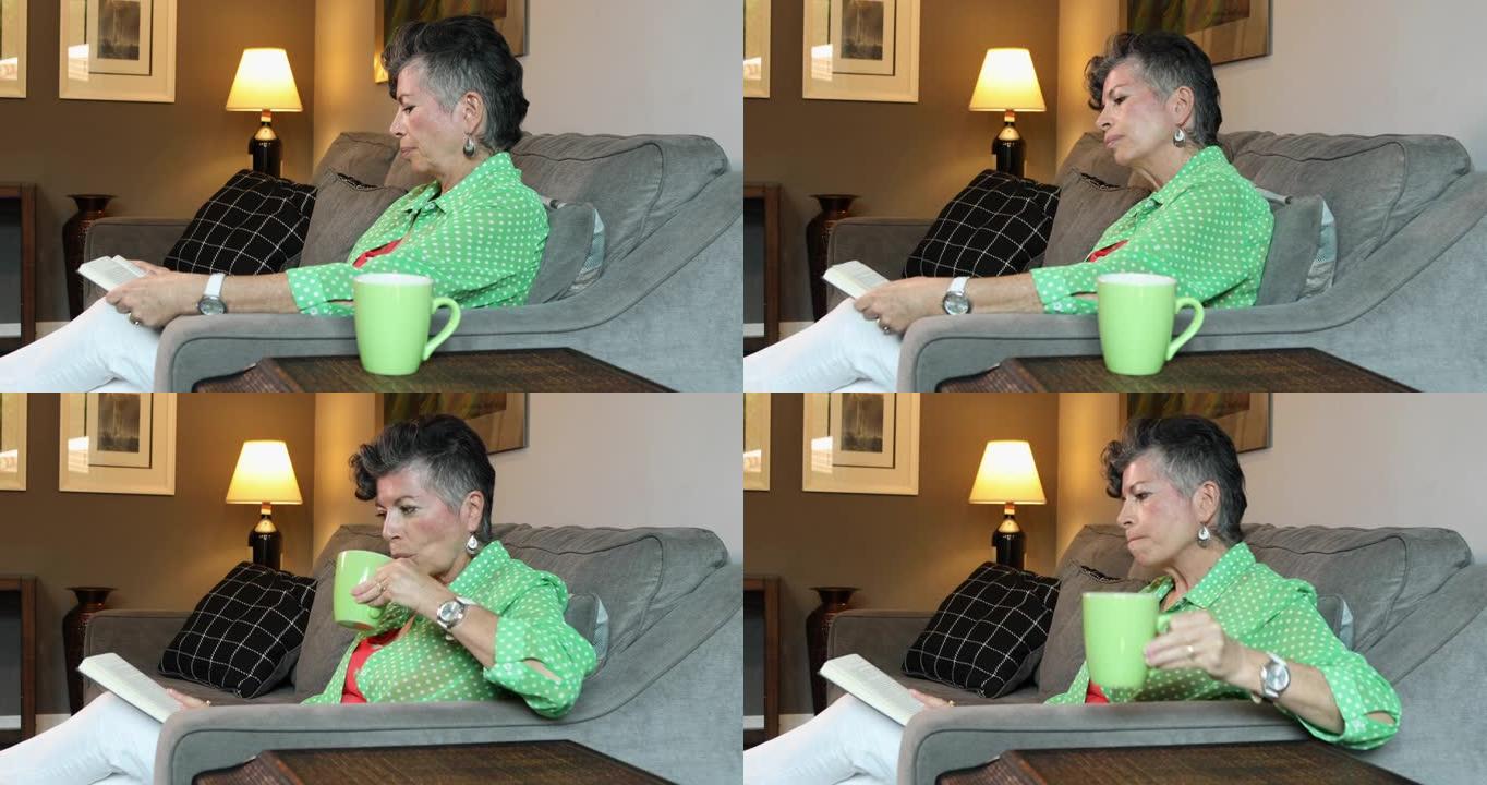 西班牙裔妇女在家看书，喝着茶的侧面