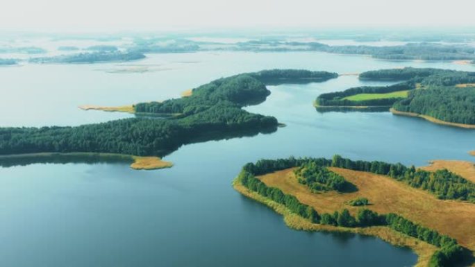 白俄罗斯维捷布斯克Voblast的Braslaw区。Potsekh湖的鸟瞰图，Slobodka村附近