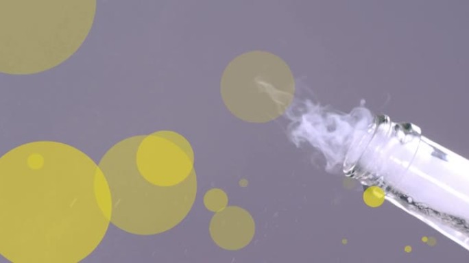 从瓶子上爆炸的香槟软木塞上掉落的黄色斑点的动画