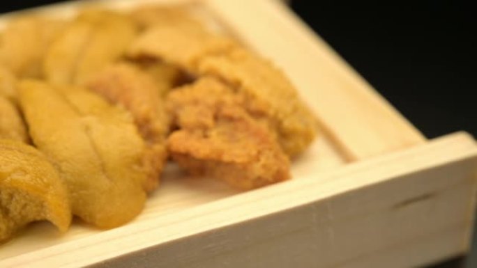 海胆生鱼片。日本食物和生鱼片的配料。