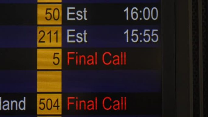亚洲国际机场内部信息板上的飞行状态和时间