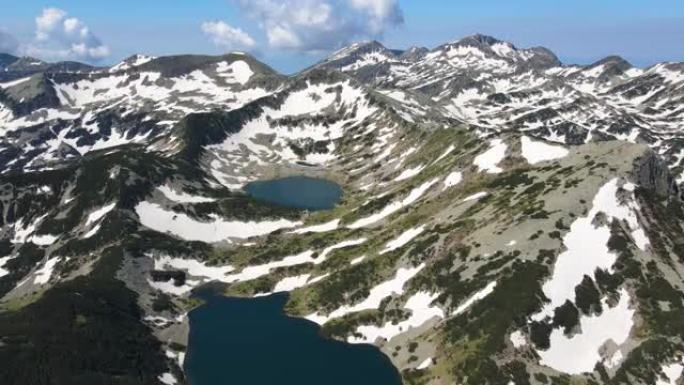 保加利亚皮林山Kremenski湖和德扎诺峰的鸟瞰图