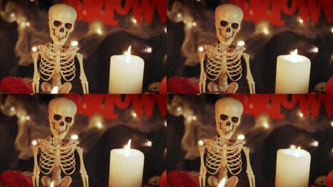 死亡日和万圣节庆祝活动。黑暗的夜晚背景下燃烧蜡烛的骨架。万圣节快乐。不给糖就捣蛋。万圣节装饰