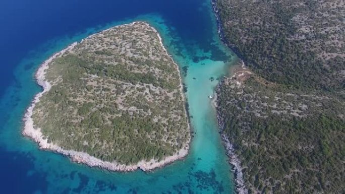 希腊萨摩斯岛Kasonisi islet的空中全景