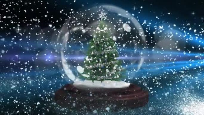 雪球中圣诞树周围的红色流星，蓝色背景上的光斑