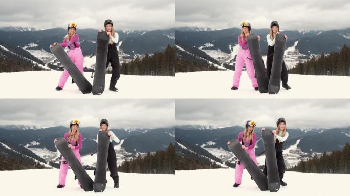 两个穿着滑雪板的时尚女人在山上