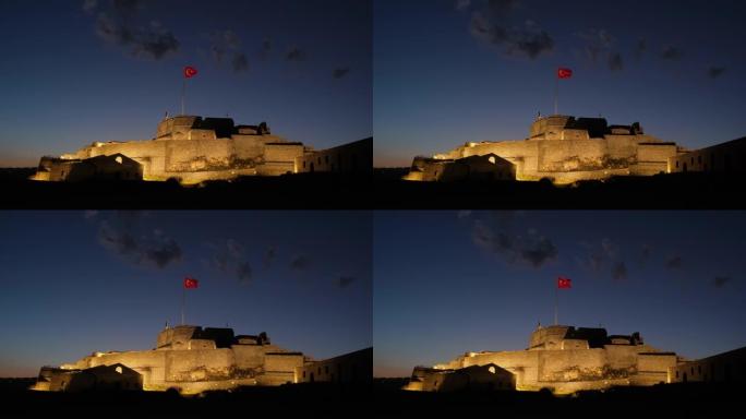土耳其东部黄昏时的卡尔斯城堡。