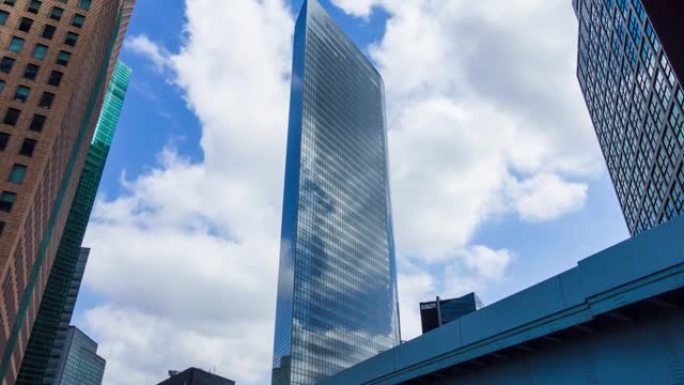 日本东京办公大楼的云和蓝天的延时镜头