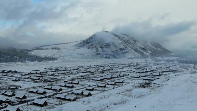 绝美的新疆喀纳斯航拍村庄雪景延时摄影