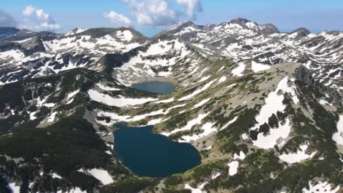 保加利亚皮林山Kremenski湖和德扎诺峰的鸟瞰图