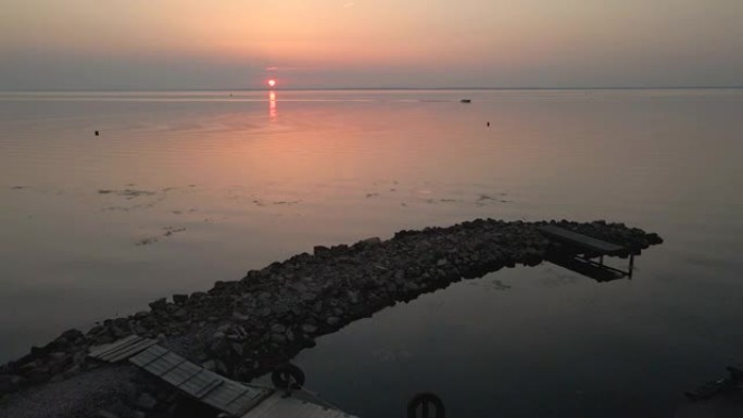 日出。水库。基辅海。鸟瞰图。