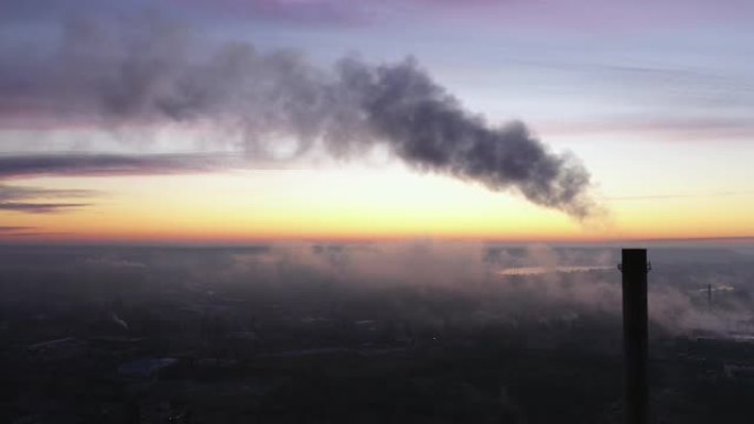 日出时发电厂烟囱，环境污染
