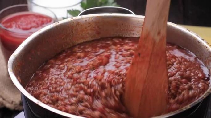 肉酱，用于在锅中煮沸的意大利面