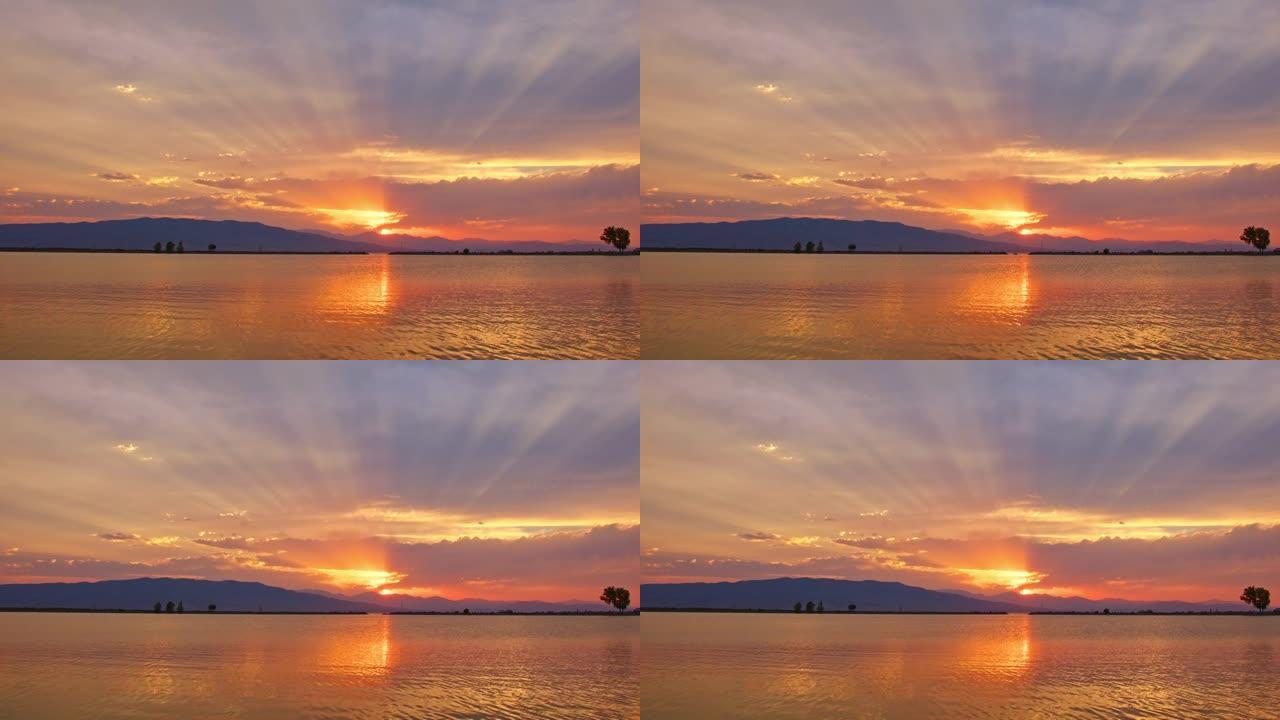 七彩展示期间犹他湖的日落反射