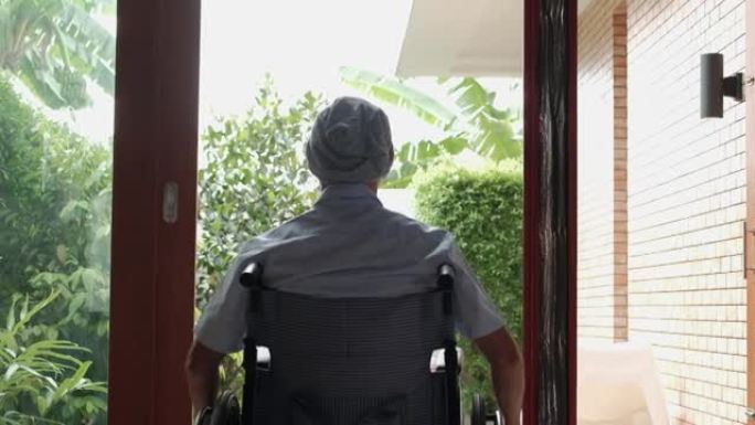 残疾老年男性癌症患者，孤独在家。