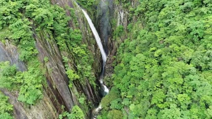 婺源大章山瀑布风景鸟瞰图