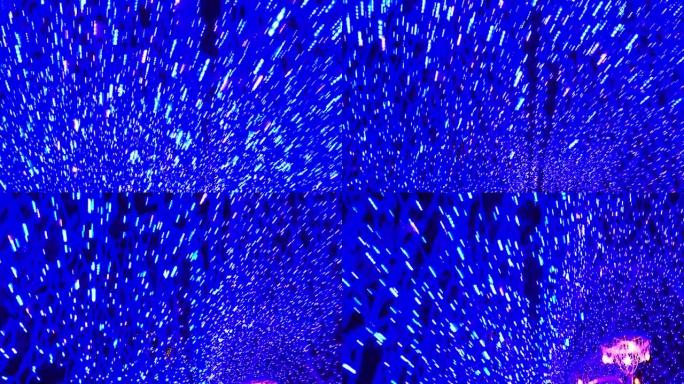 穿过蓝色发光二极管的隧道