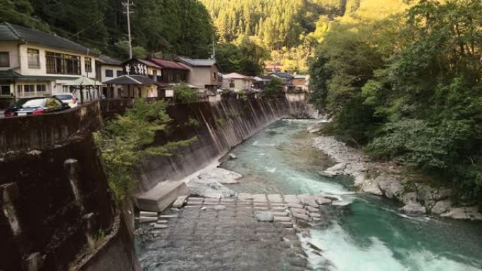 日本四国的溪流和山村