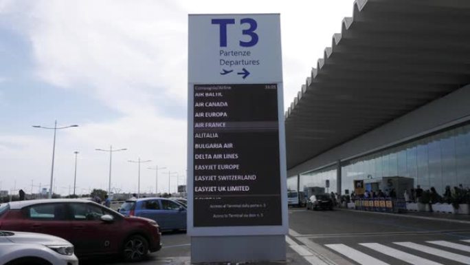 菲乌米奇诺机场外显示3号航站楼和航空公司