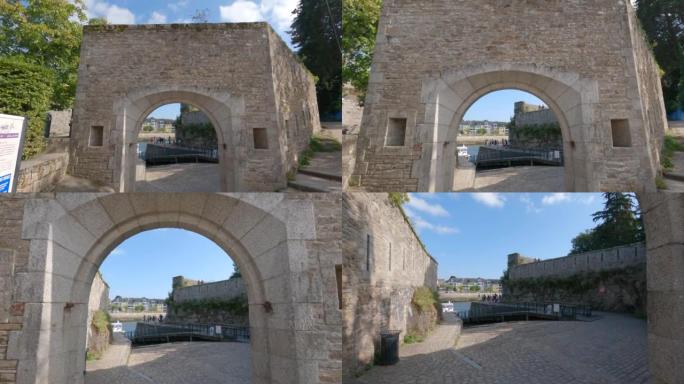 法国，2021年8月31日上的老旅游城镇孔卡尔诺。布列塔尼，菲尼斯泰尔，昆珀区。中世纪城墙的景色。位