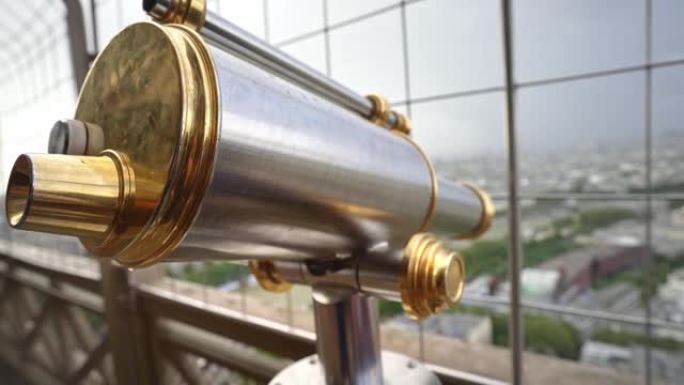 巴黎埃菲尔铁塔上的双筒望远镜。受欢迎的欧洲旅游城市