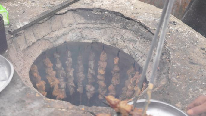 4K新疆喀什地区牛羊巴扎烤羊肉串摊位