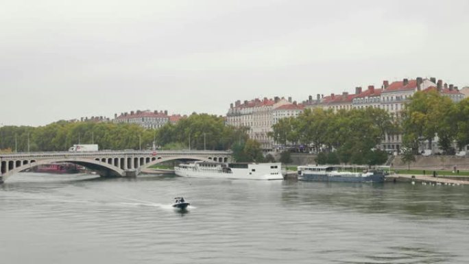 里昂的桥