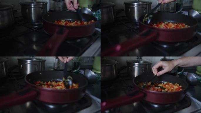 在家庭厨房制作和供应蔬菜汤