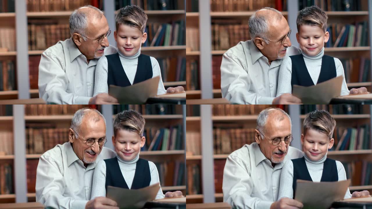 快乐的老人爷爷和小孙子在图书馆学习古玩历史文献
