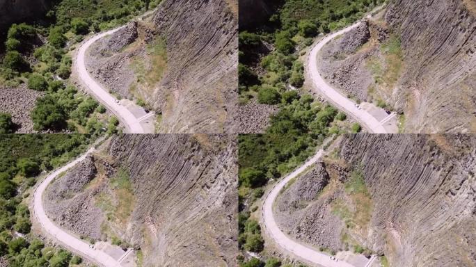 著名的峡谷和石头的自然纪念碑交响曲的俯视图-亚美尼亚玄武岩柱的地质构造