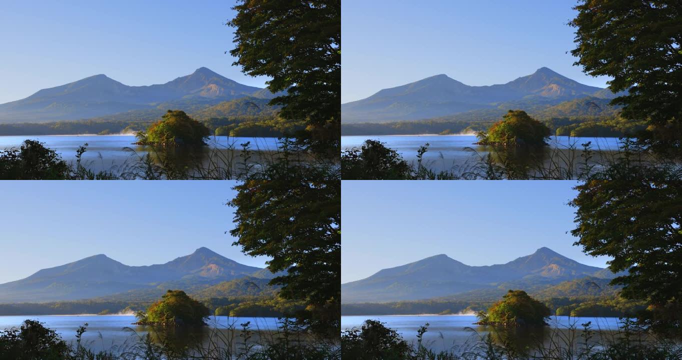 平静的波浪湖和万代山