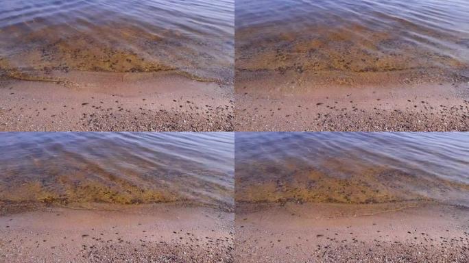 带水边缘轻微搅动的沙质海岸段