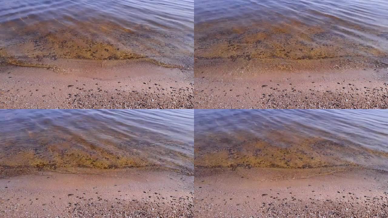 带水边缘轻微搅动的沙质海岸段