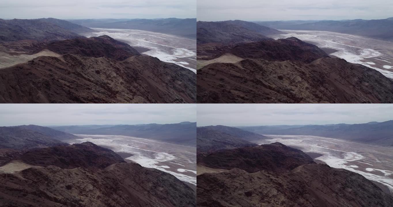 但丁在死亡谷的观点。背景中的山区和咸区。但丁的景色提供了南部死亡谷盆地的全景。加利福尼亚