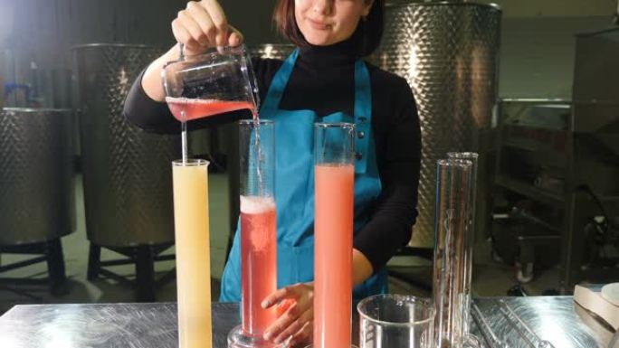 酿酒。酿酒师实验室在酿酒厂实验室测试葡萄酒。测定酒精含量冷稳定密度苹果酸红葡萄色糖二氧化硫pH。4 
