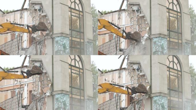 挖掘机拆除建筑物