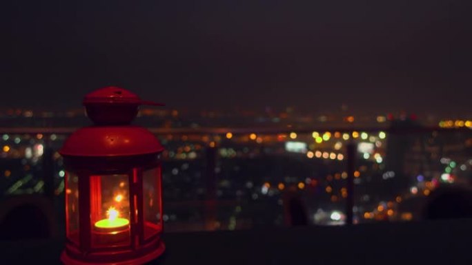 模糊夜城背景蜡烛灯