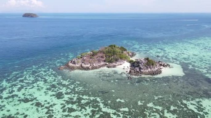 美丽的透明海洋与小岛，利培岛，泰国南部