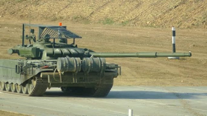 军事演习中的重型坦克演习