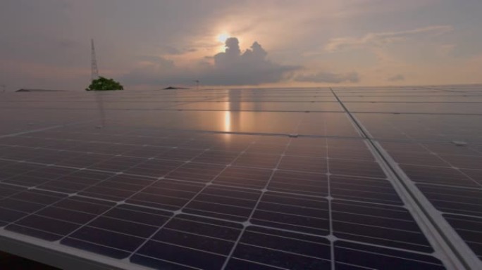 近看当代光伏太阳能电池。可再生能源的太阳能电池板已经排成一排。太阳能电站面板在日落时的生态学概念