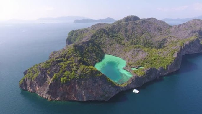 缅甸拉廊安达曼海科克斯梳子岛美丽的心形水晶般清澈的泻湖。鸟瞰图