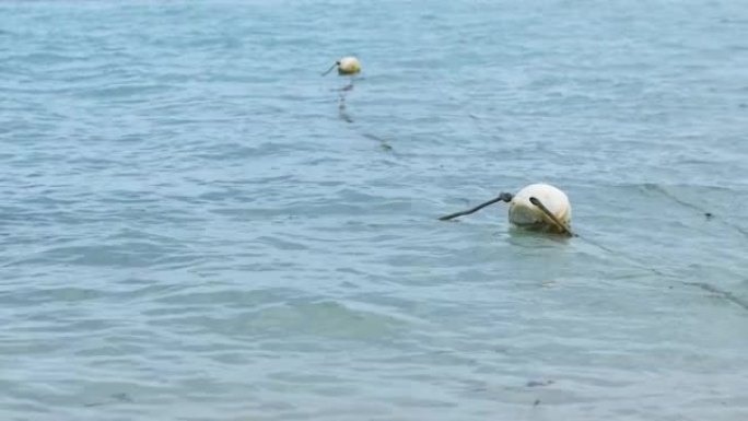 泰国水上白色钓鱼浮标