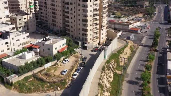 Shuafat难民营被以色列的安全墙分开-鸟瞰图