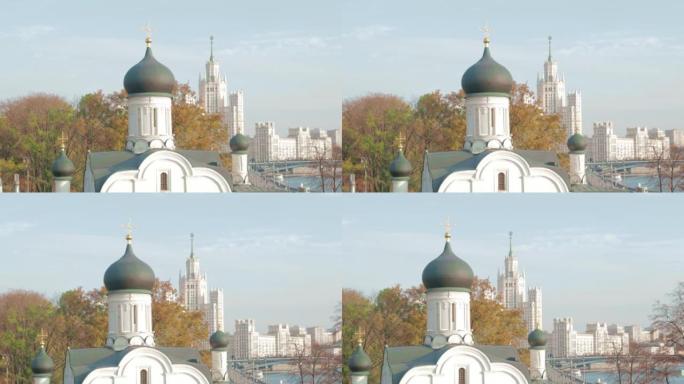 莫斯科市中心的安娜教堂和斯大林的摩天大楼