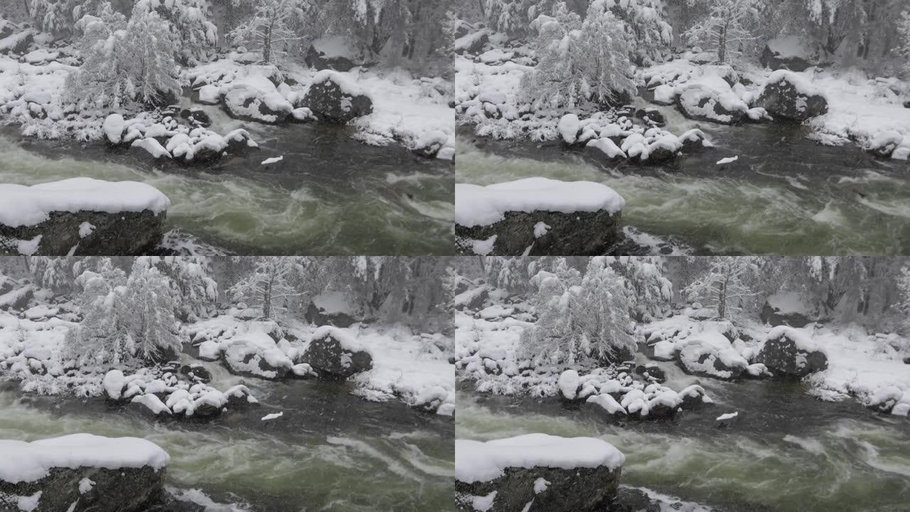 在优胜美地国家公园内积雪覆盖的河流