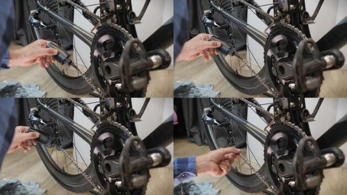 机械师润滑自行车链条。自行车准备。自行车维修和保养。自行车车间。用润滑脂润滑链条